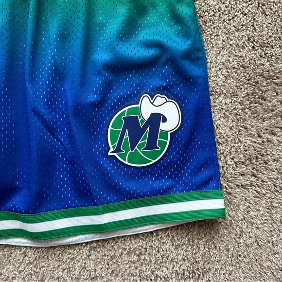 DALLAS MAVERICKS MENS MESH BASKETBALL SHORTS NBA HARDWOOD CLASSICS SWINGMAN NEW - Picture 4 of 5